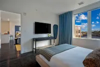 Luxury 2BR Retreat with Pool & Fitness Center - Kondo