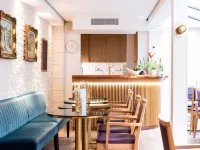 Hotel Boileau Hotels near Bouygues Telecom