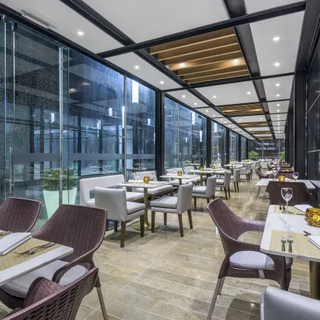 Courtyard by Marriott Bogota Airport Отели рядом с достопримечательностью «Энгавита»