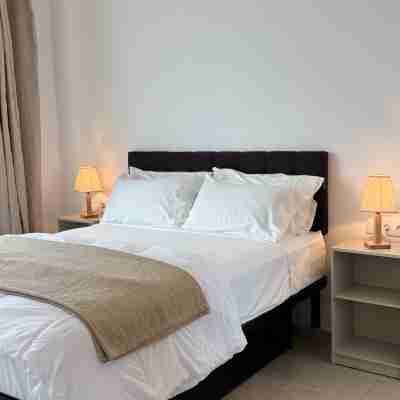 JoLi Beach House - Spacious Ground Floor T2 Apartment Rooms