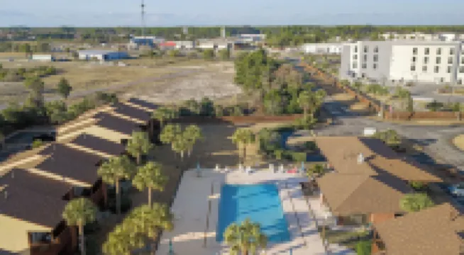 Sandbar Serenade by Avantstay Beachside Home + Pool + Tennis Court + Beach Access + Near Pier Park