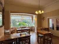 The Raincliffe Hotel