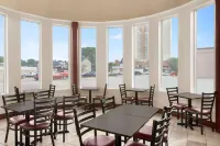 Signature Stay Inn & Suites - Downtown Hamilton - 3-Star