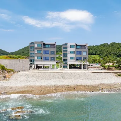 Geoje The Ban House Hotels near Maengjongjuk Theme Park