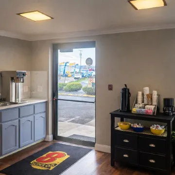 Super 8 by Wyndham Lewiston