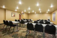 Cobblestone Inn & Suites - Corry - parking
