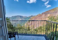 Hill Breeze Resort by VOYE HOMES - Bed and Breakfasts