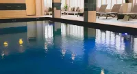 โรงแรมคาร์ลตัน โอเอซิส - ที่มีสระว่ายน้ำ