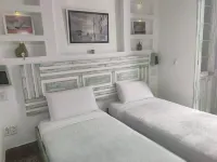 Apartment in Old Havana with free wifi, 2 twins beds and work area