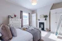 NEW Spacious Stylish Home City Centre Sleep 4 - balcony