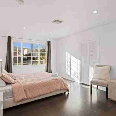 Beverly Hills Home • Guest House & Hot Tub Rooms