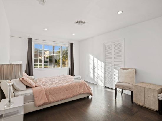 Beverly Hills Main House • 3BR • Hot Tub