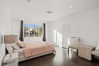 Beverly Hills Home • Guest House & Hot Tub - 4-Star