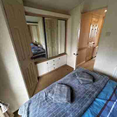 Cozy 2-Bedroom Mobile Home in Kirkcolm with Sea Views Rooms