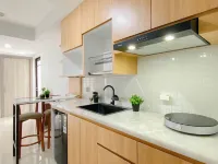 Contemporary And Restful 2Br At Apartment Anwa Residence - Kitchen
