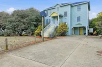 Golf & Surf 7BR: Private Pool, 5 Min to Beach