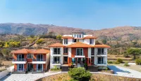 ELIVAAS Terra Estate 10 BHK Villa -  case vacanza in affitto