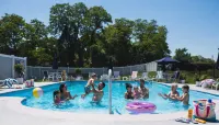 Circle Hotel Fairfield - Pools