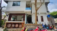 Miss Hong House