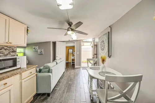 2 Mi to Public Pool! Cozy Naples Cottage w/ Patio - Homestays