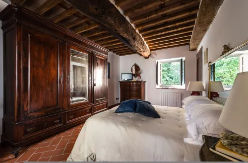 Spacious Deluxe Apartment With Private Garden