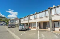 The Beachcomber Hotel - parking
