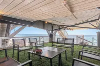 Beach Retreat With Oceanfront Balconies + Direct Beach Access Pacific Coast Outlook by Avantstay - 3-Star