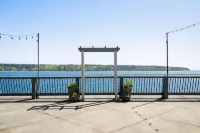 Anchor Inn and Suites - parking