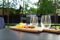 Stay at The Oak - Downtown New Braunfels Getaway