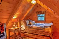 Rustic Dundee Log Cabin w/ Hot Tub & Forest Views! - 3 stelle