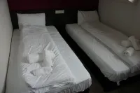 1 Bed - Sleeps 4 - Pets - Pool - Mtn Views - balcony