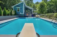 Hot Tub, Fire Pit Family-Friendly Murphy Home - Pools