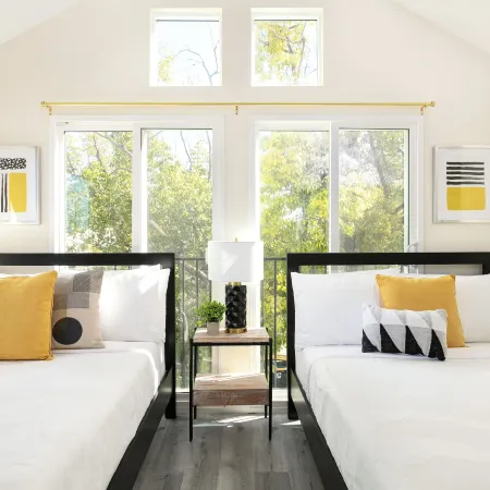 Chic City Apt Near Americana Glendale