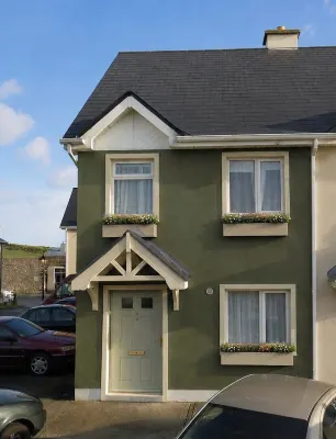 Townhouse in Belmullet, Mullet Peninsula, Sleeps 8 Hôtels à : 