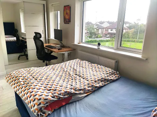 Spacious Double Room with Garden & Parking – Suitable for male or Couple - chambre d’hôtes