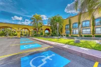 Holiday Inn QUERETARO-CENTRO HISTORICO by IHG - Parkplatz