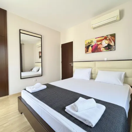 158 PRV - Stay Golden Hour House