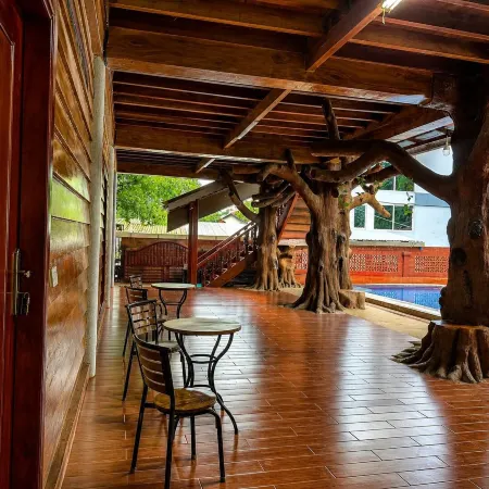 Cloudy Hill Hostel & Villa