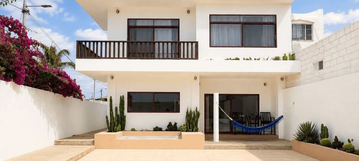 Flip Flop House Hotels in Isabela