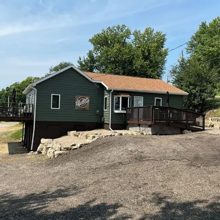 Riverview Getaways (only 13 miles to La Crosse WI or Iowa border)