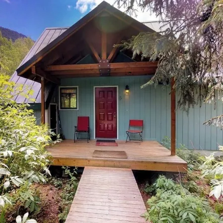 Two-bedroom Plus Loft Chalet w/ Mountain Views