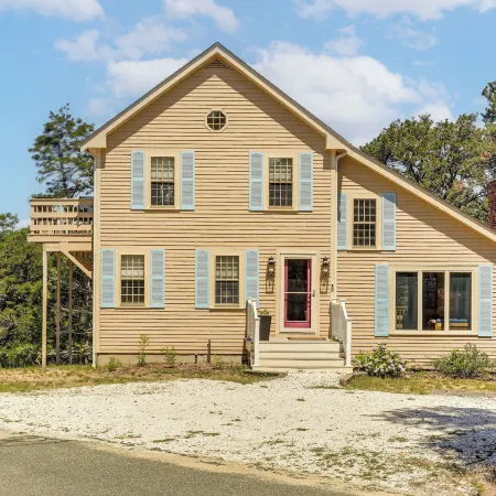 Sea Breeze, Sunset Views! Family Escape Near Ocean
