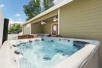 The Gathering Place 6BR Retreat With Game Room - Boutique