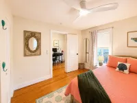 4Br Historic Old Town • 3 Private Parking Spots • Walk to Sights - Bungalows