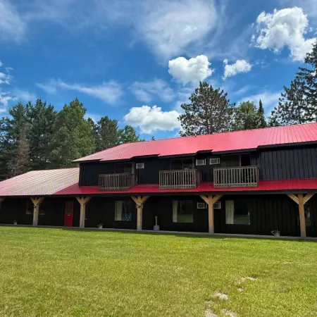 Lumberjack Inn