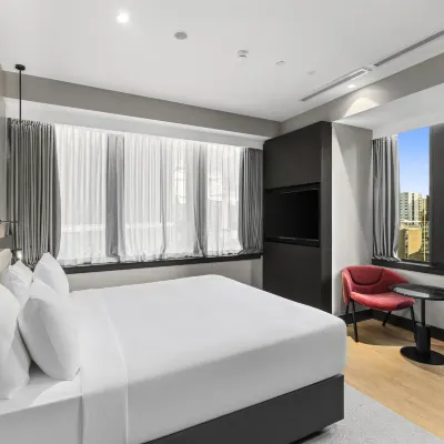 Radisson Red Auckland Hotels near Mount Eden