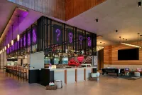 布城 Moxy 酒店 - 酒吧