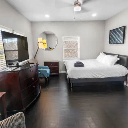 2BR Loft Near TSU + Med Center | In-Unit Laundry | Third Ward Houston 3