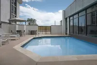 Spark by Hilton Denver East I 70 - piscina
