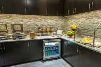 Fairfield Inn & Suites Boston Cambridge - Parking